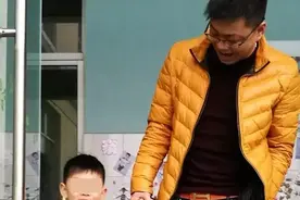 “带一条鱼上学”火遍全国，宁波80后老爸露面：我并不粗心图片