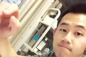 国防科大の一对痞帅兵哥，夫夫榜样！图片