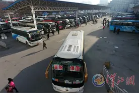 汽车站候车室全天开放 售票窗口可购买异地票图片