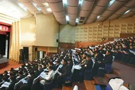 姜山当选薛城区委书记 王洪燕当选区纪委书记图片