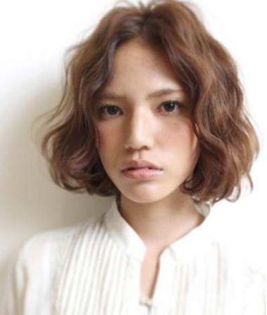 10款修颜好看水波纹烫发发型,大脸女生最适合!