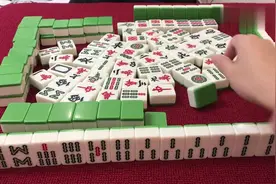 麻将：小妹你要怎样一四七条打不胡摸不胡，最后傻人居然有傻福