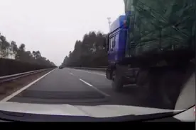 高速路五菱面包急刹视频车甩方向，感谢大货车及时处置视频封面