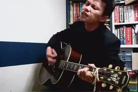 日本小伙吉他弹唱《流浪歌手的情人》，向民谣歌手“老狼”致敬视频封面
