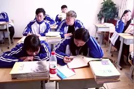 上学时走错班的尴尬，一脸懵逼的走进别人班点名！如何缓解尴尬