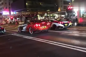 实拍晚上香港马路上的超跑视频封面