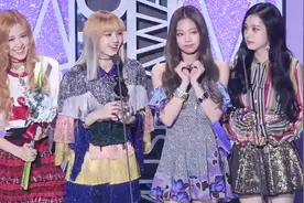 BLACKPINK上台领奖 Lisa和金智妮一直是关注点视频封面