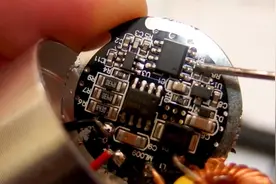 拆一个9节五号电池的20W强光手电筒视频封面