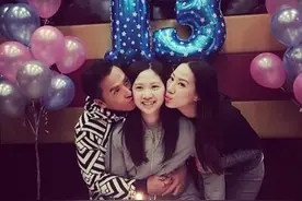 甄子丹13岁女儿美翻了 遗传妈妈“闪亮大眼”图片