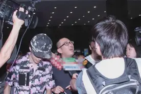 宁财神获释后现身遭围堵 大喊：我还活着视频封面