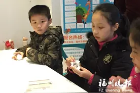 琼河社区开展趣味活动 孩子用粘土制作“表情包”图片
