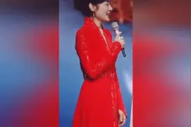 最美央视主持周涛，50岁近照惊艳，网友：不老女神视频封面