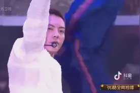 帅爆了 陈伟霆跨年演唱会串烧四大天王粤语经典歌曲