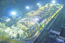 为两江四岸腾发展空间 二七路昨晚爆破19栋楼图片
