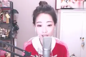 冯提莫：我高中男同桌喜欢我还给我写情书，网友直接回了5个字！视频封面