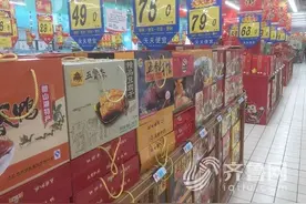 潍坊：春节将至 名牌酒水走平民路线 销售火爆图片