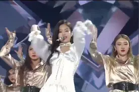 2019第33届金唱片颁奖礼 BLACKPINK JENNIE《SOLO》，KAI你在看吗视频封面