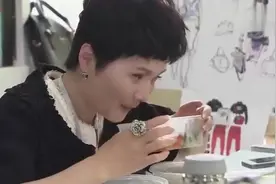 女子回公司吃饭，男友见她工作繁忙替她多叫份滋补汤，实在贴心视频封面
