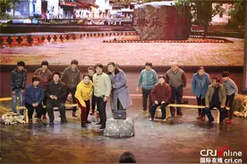 村口哥牵手刘涛呼唤爱《欢乐中国人》萌宠萝莉撒狗粮图片