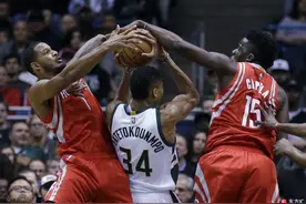 NBA常规赛：火箭114-127雄鹿图片