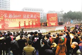 正月初一 重庆市大足区棠香街道 歌舞表演迎新年图片