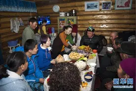 新疆图瓦村落里的“年味守护者”图片