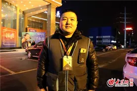 寒冬里的“赶夜人” 代驾司机的新年夜图片