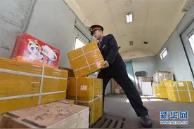 “一个人”的春运图片