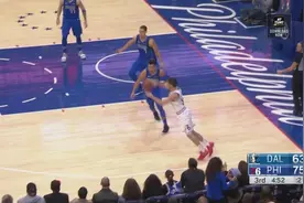 球拿手上还没热乎呢！布伦森接发球即遭麦康奈尔抢断视频封面