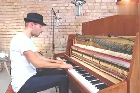 「钢琴」打开钢琴盖弹琴，钢琴还可以这么玩！网友：心疼钢琴！