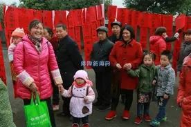 安州区开展"最美全家福·春联送吉祥"活动图片