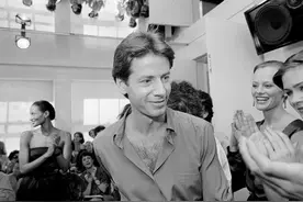 改掉Calvin Klein商标的Raf Simons  能否彻底改造这个美国品牌？图片