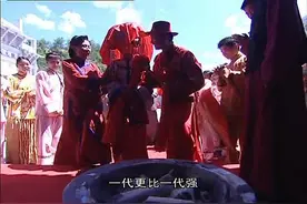 回头轿，新娘不愿意嫁过去，故意踢翻火盆绊倒新郎直接被退婚视频封面