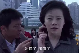 方浩误甩鱼钩勾到杨兰裙子，还勾到人家脖子上，杨兰骂他是流氓视频封面