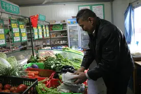 蔬菜直销店里的“平价菜”调查图片