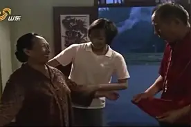 爷爷奶奶叔婶从小对侄女就不好，没想到侄女挣钱了还给他们买东西