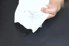 生活小妙招：不管衣服上沾上笔渍还是墨汁，这样做都能洗的超干净视频封面