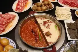 火爆内蒙古的小肥羊火锅 秘制鸳鸯锅底料配方确实不一般图片