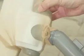 把丝袜套吸尘器上难清理的头发立马搞定