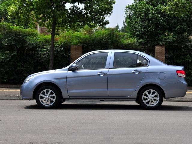 这车裸车价才3万多,居然配四轮独悬,大众朗逸沉默了