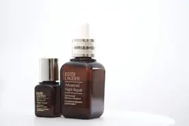 「匹肤测评」经典精华液——雅诗兰黛小棕瓶，真的好还是噱头响？视频封面