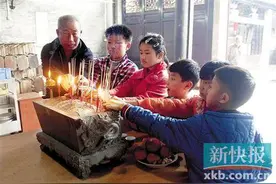 番禺大龙村拜“太公”吃斋舞狮 如此过年不亦乐乎？图片