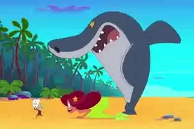 美人鱼跟小虾米说话都要趴下了，鲨鱼哥在旁边看傻了