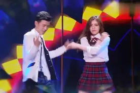 宋妍霏CC台上脱外套跳起帅气舞蹈，不愧是做过练习生的人啊！视频封面