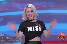 这美国女孩太漂亮了！中文讲得也好，不看脸我都不信她是美国人视频封面
