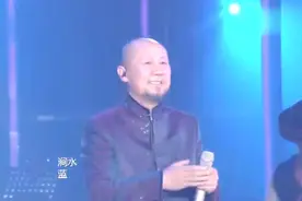 《阿里山的姑娘+辣妹子》，两首歌衔接恰当，这姑娘既美又“辣”