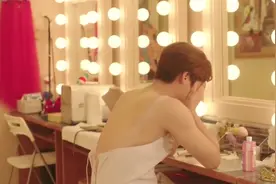 梦想之夜晚会上，四个帅小伙，身穿芭蕾舞服演绎了不一样的舞蹈视频封面