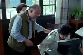 老两口开电脑看孙子，结果按错键盘，接下来的画面把二老吓得不轻视频封面