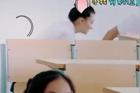 乔任梁带女友徐璐溜进教室，被老师逮正着，全班爆笑视频封面