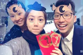 邓紫棋晒全家福呆萌 爸爸精神奕奕妈妈五官精致